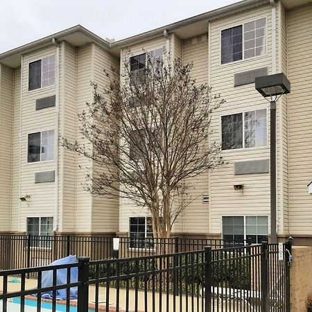 Starkville Inn & Suites Esterno foto