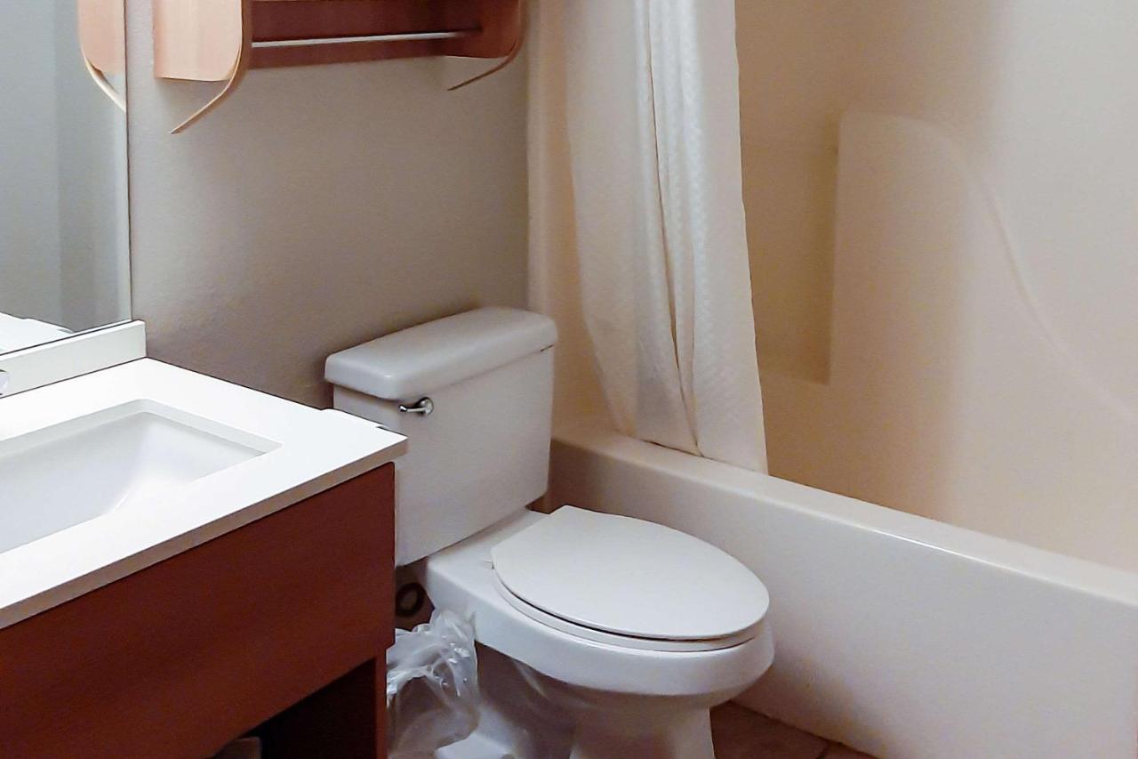 Starkville Inn & Suites Esterno foto