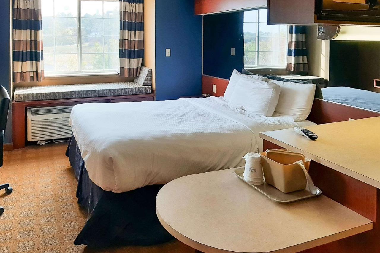 Starkville Inn & Suites Esterno foto