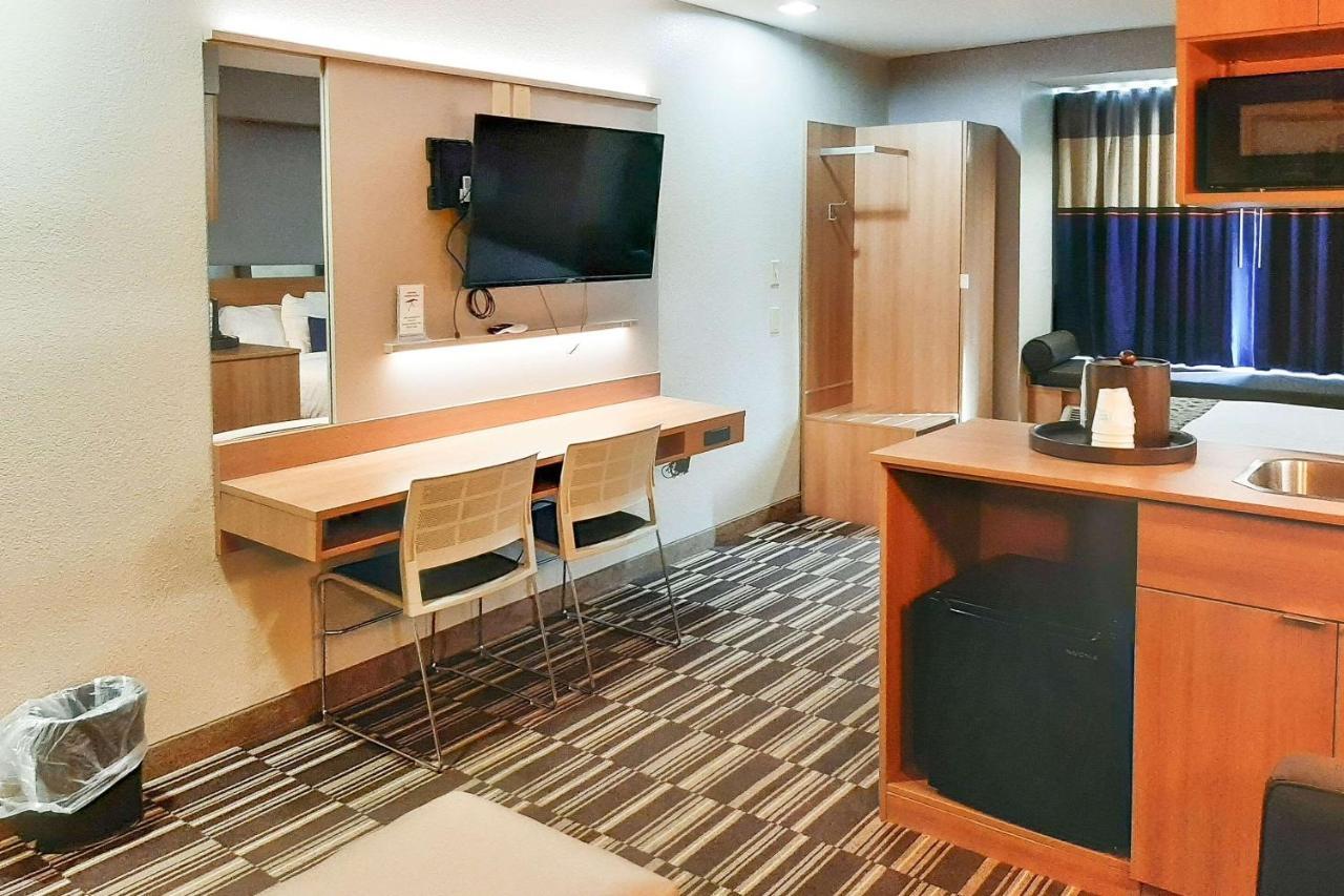 Starkville Inn & Suites Esterno foto
